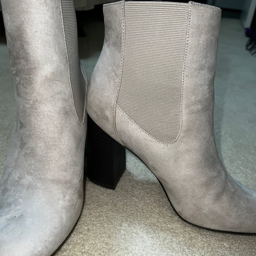 Forever 21 grey and black chunky heel booties